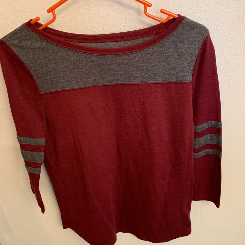 Cute burgundy 3/4 sleeve shirt
